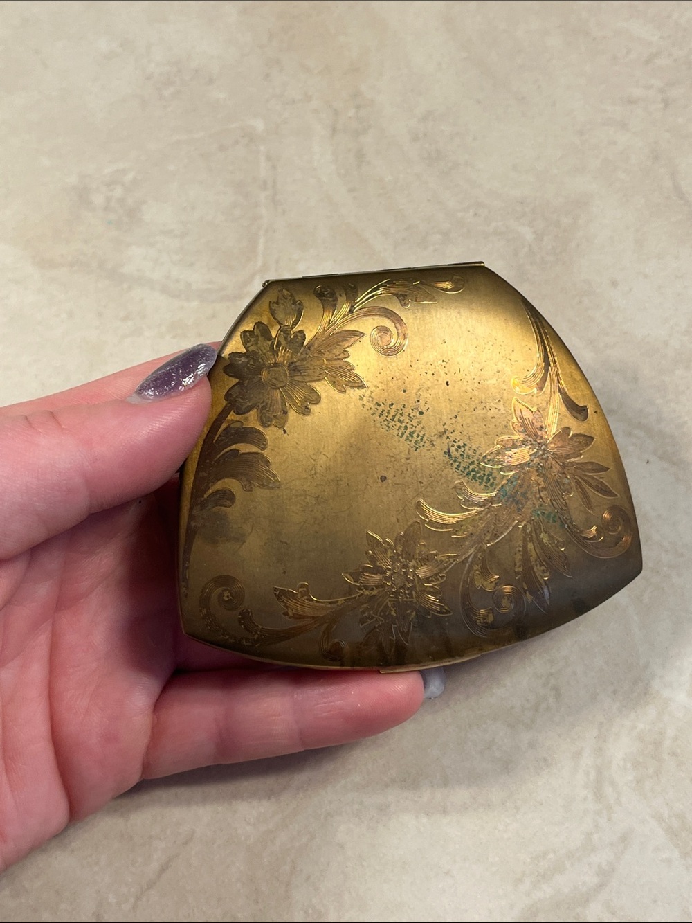 Vintage Elgin American Compact Mirror Powder Compact Floral Engraved Gold Tone - Picture 4 of 5